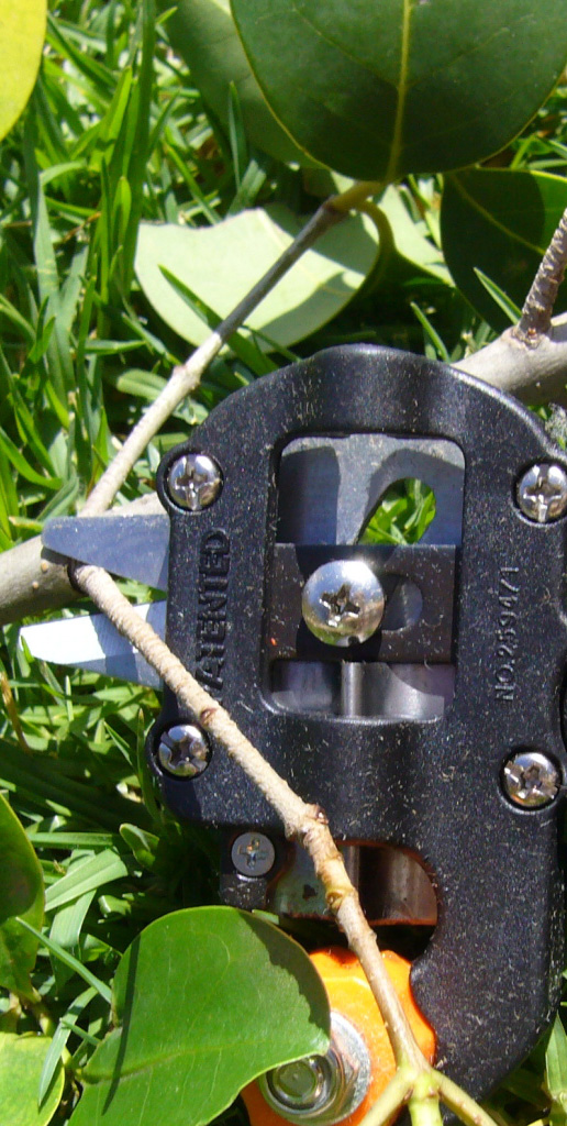 Zenport Grafting Tool ZJ67 Omega-Cut Grafting Tool for Grafting Fruit Trees and Vines